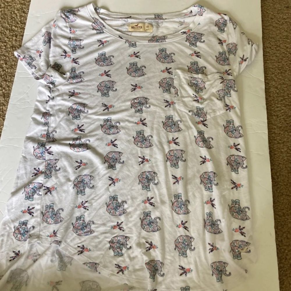 Hollister Elephant Tshirt 